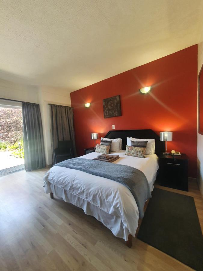 Langholm Hotel Уолфиш-Бей Экстерьер фото