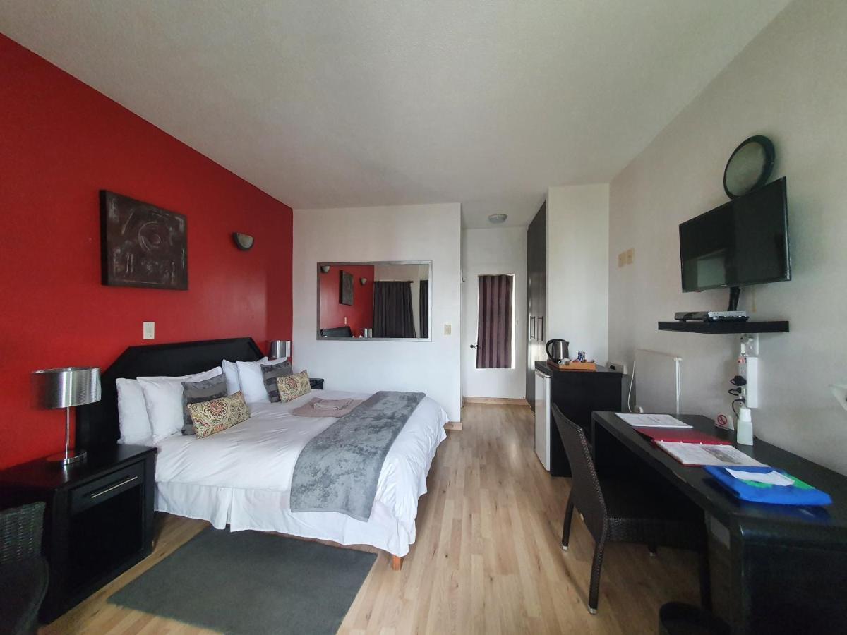 Langholm Hotel Уолфиш-Бей Экстерьер фото
