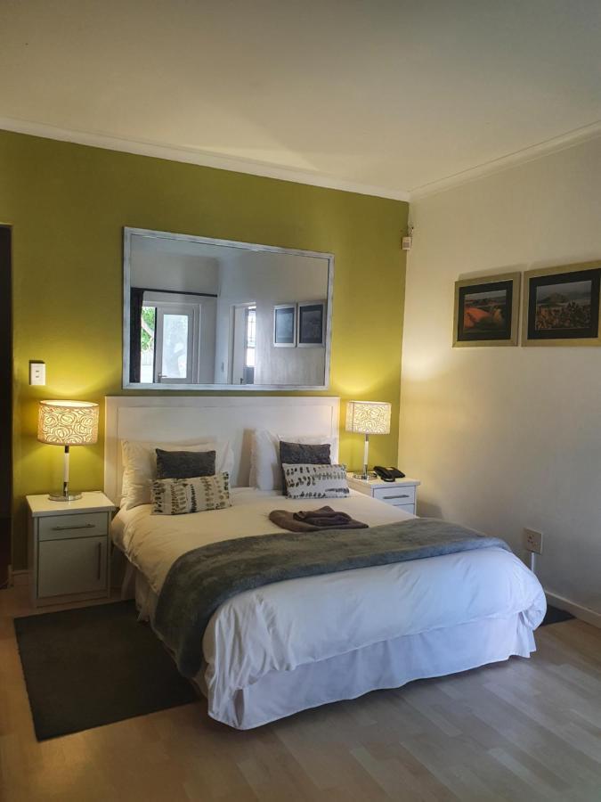 Langholm Hotel Уолфиш-Бей Экстерьер фото