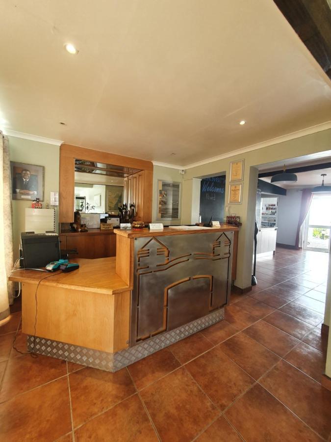 Langholm Hotel Уолфиш-Бей Экстерьер фото