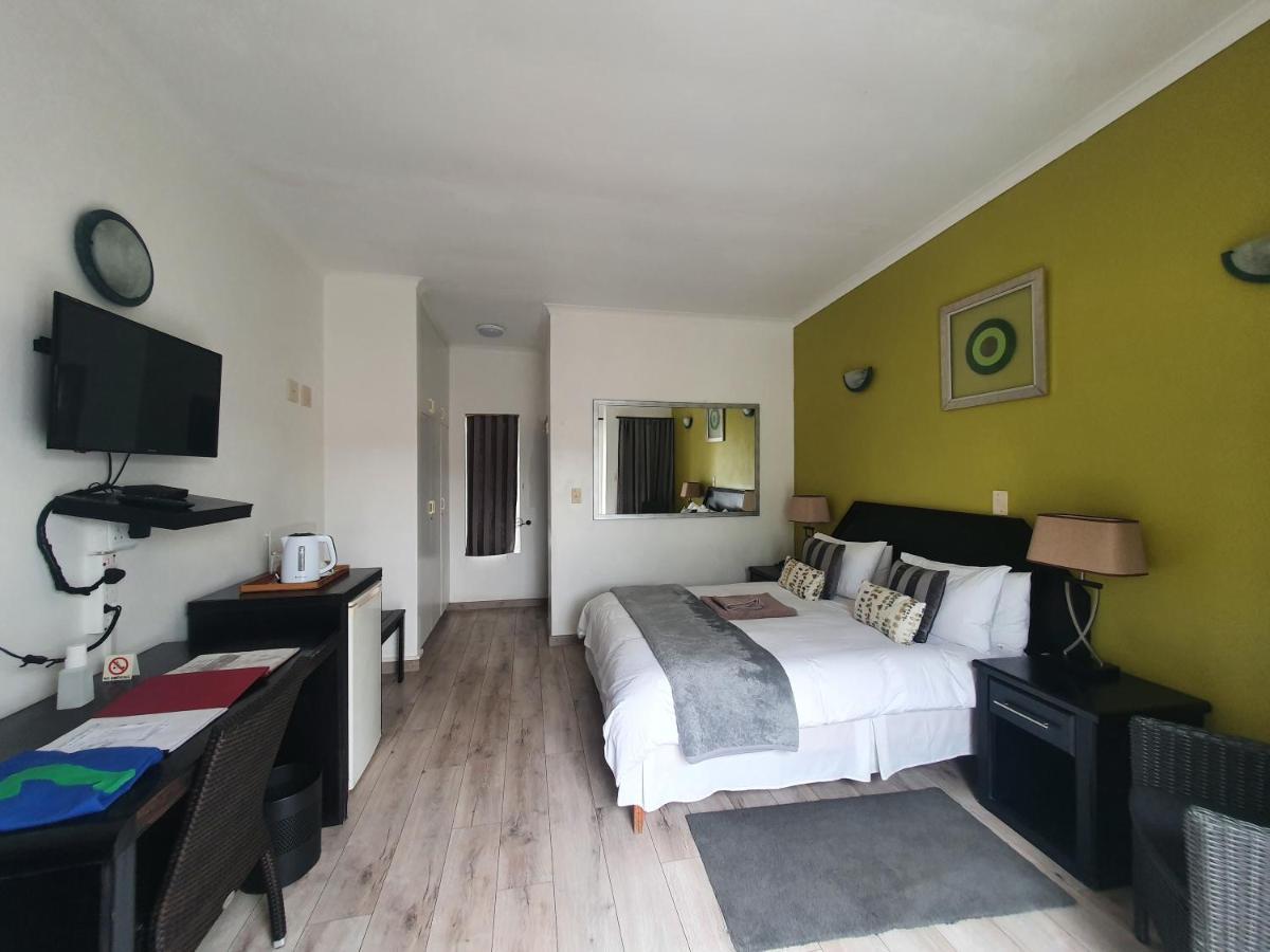 Langholm Hotel Уолфиш-Бей Экстерьер фото