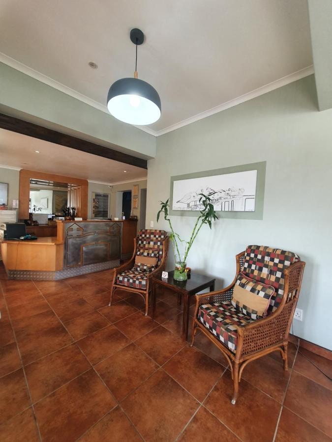 Langholm Hotel Уолфиш-Бей Экстерьер фото