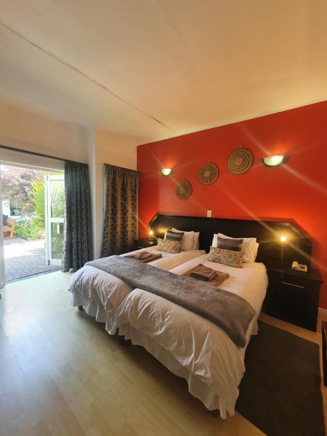 Langholm Hotel Уолфиш-Бей Экстерьер фото